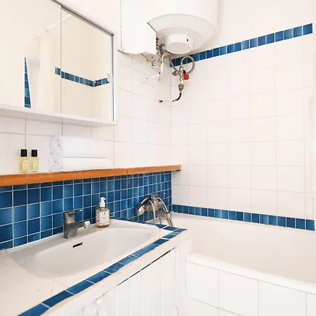 Guestready -- Boho-minimalist Loft In The Village-like Batignolles 아파트