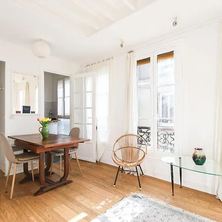 Guestready -- Boho-minimalist Loft In The Village-like Batignolles