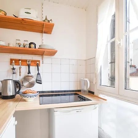 Guestready -- Boho-minimalist Loft In The Village-like Batignolles 파리