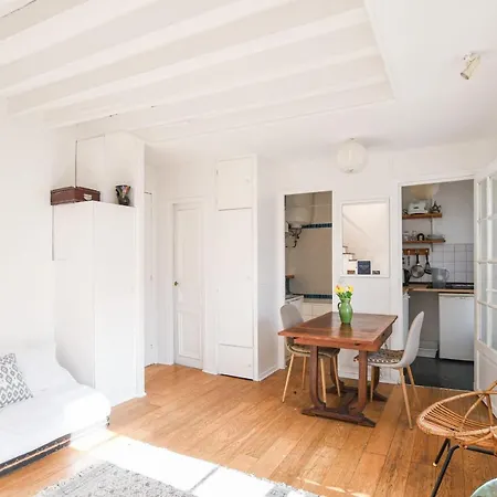 Guestready -- Boho-minimalist Loft In The Village-like Batignolles *
